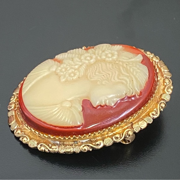 Vintage Unsigned Victorian Lady Cameo Gold-tone Brooch 12g - Picture 9 of 13